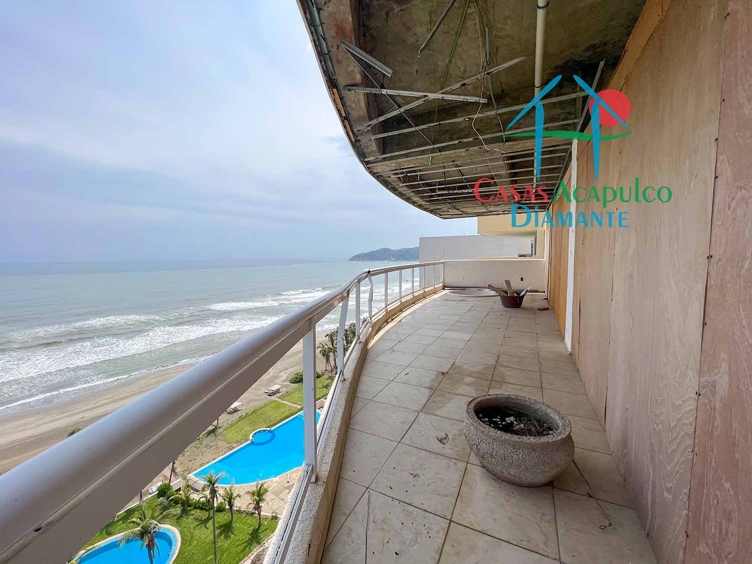 Galápagos 1001 - Terraza después de Otis 2